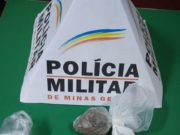 droga, dinheiro e celular são apreendidos pela polícia