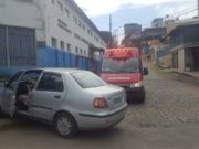 IDOSA PASSA MAL E ATINGE MURO DE ESCOLA EM BARBACENA