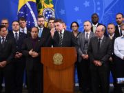BOLSONARO ESCORREGA NA PRÓPRIA DEFESA E ACUSA MORO DE “TOMA LÁ, DÁ CÁ”