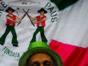 BELELEU, O PERSONAGEM-SÍMBOLO DA ESCOLA DE SAMBA BATE PAUS A foto mostra o Senhor Beleleu, o mais antigo integrante da Bate Paus